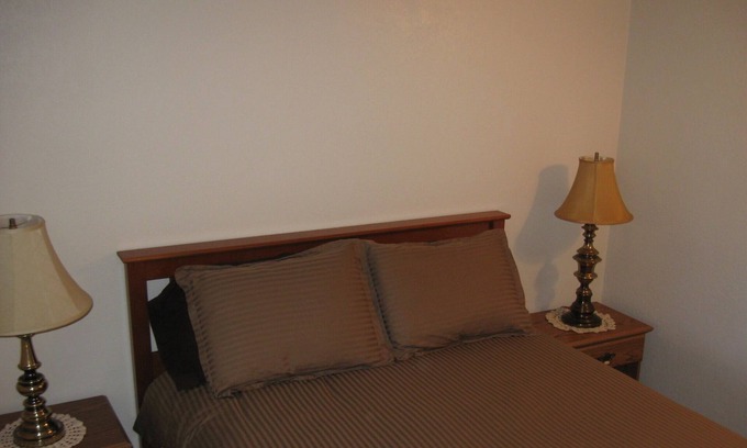 Flagstaff House | Cozy Country Club Cottage. Fall in N.Az is the best time of the year. Book soon