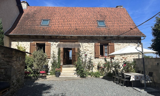 Jumilhac-le-Grand Cottage | Cozy country home with private pool