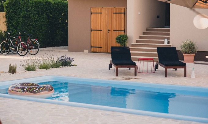 Drnis House | Cozy Country Home with heated outdoor pool