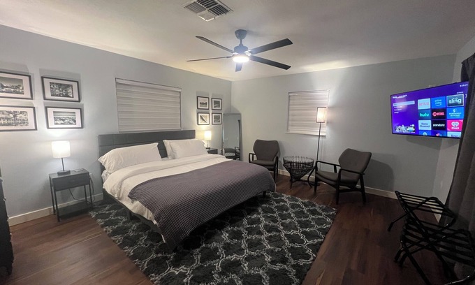 Safety Harbor House | Cozy Downtown Retreat/Walk to Marina & Main St!