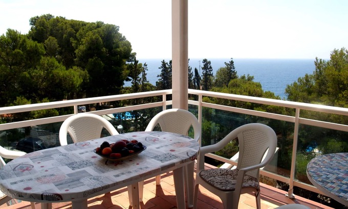 Costa Daurada Apartment | Cozy family apartment in picturesque area of Cap Salou