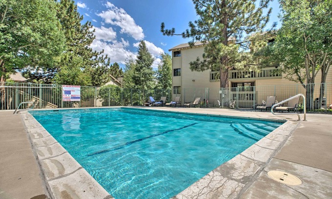 Mammoth Lakes Condo | Cozy Family Condo in Mammoth Lakes w/Balcony