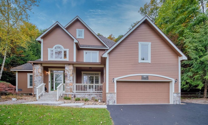 Seven Springs House | Cozy Family Mountain Home in Seven Springs