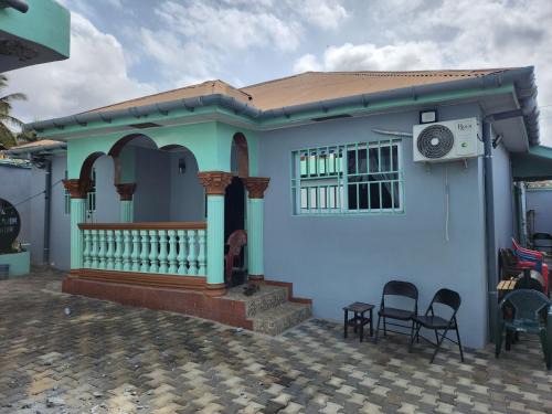 Freetown House | Cozy Flat 5 Minutes To Beach