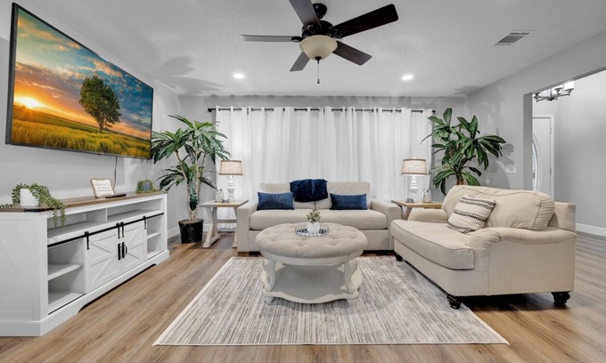 Golden Glades - The Woods House | Cozy Florida Getaway-4 bedroom