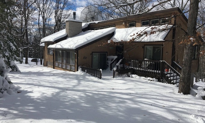 Lackawaxen House | Cozy Getaway with Room for All