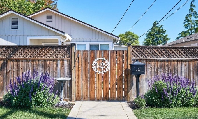 Livermore House | Cozy Guest House close to Downtown!