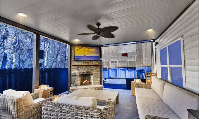 McDonough House | Cozy Haven Sleeps 3!