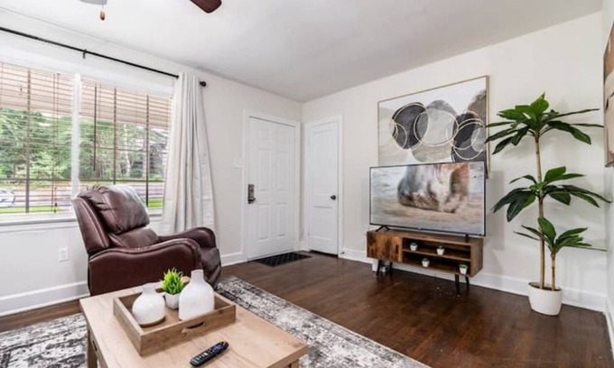 Hillcrest House | Cozy Hillcrest Home