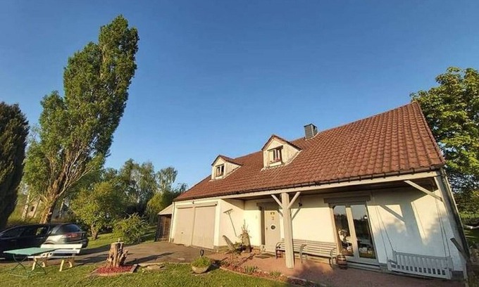 La Reid House | Cozy holiday home in Liege with furnished garden