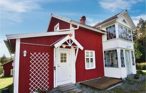 Arjang House | Cozy Home In Årjäng With Kitchen
