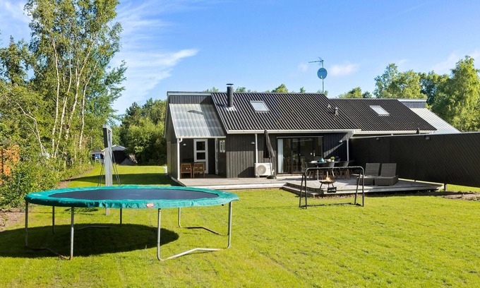 Øer Strand House | Cozy home in Ebeltoft with kitchen