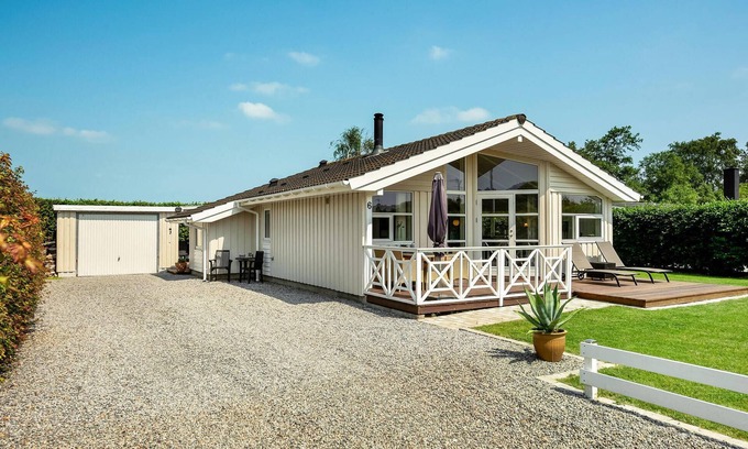 Diernæs Strandby House | Cozy home in Haderslev with kitchen
