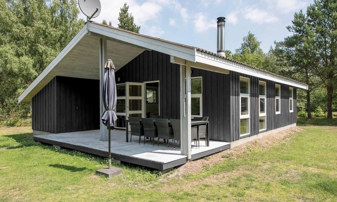 Helberskov Strand House | Cozy home in Hadsund with WiFi