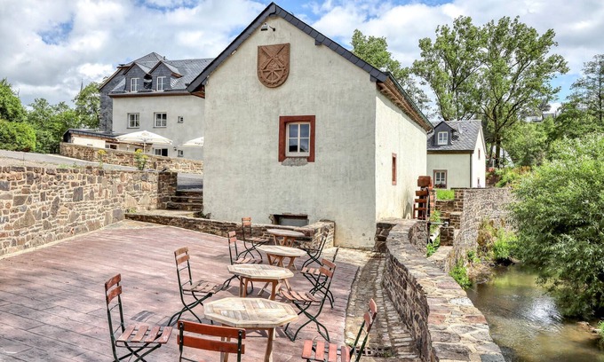 Irrhausen House | Cozy home in Irrhausen with sauna