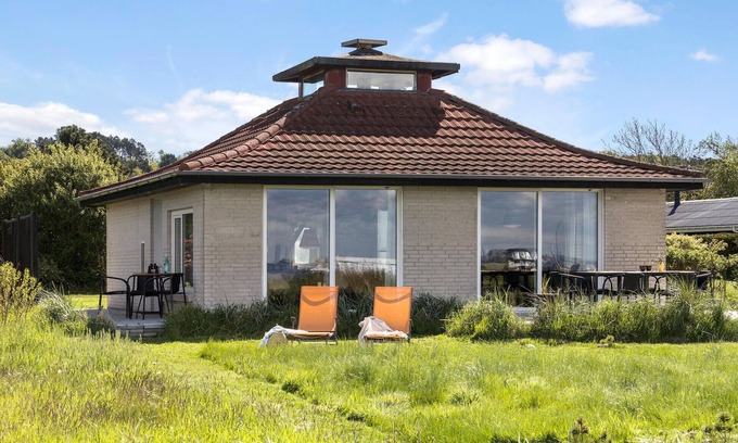 Skødshoved Strand House | Cozy home in Knebel with WiFi