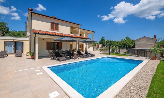 Sveta Nedelja House | Cozy home in Labin with WiFi