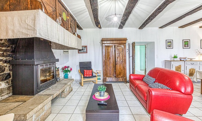 Pierrefiche House | Cozy home in Pierrefiche with WiFi