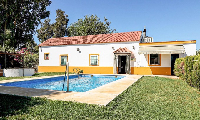 Utrera House | Cozy home in Utrera with swimming pool