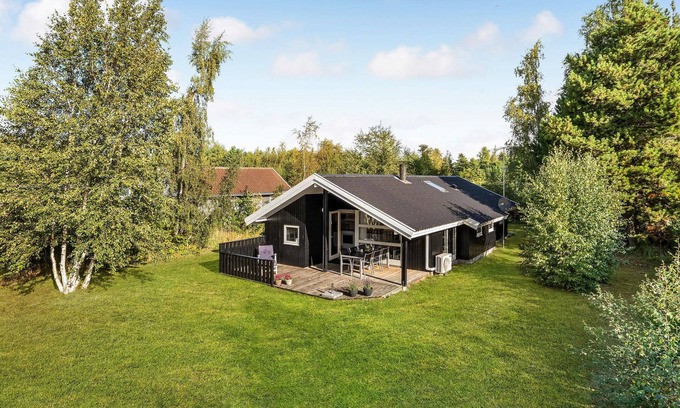 Bøtø By House | Cozy home in Væggerløse with sauna