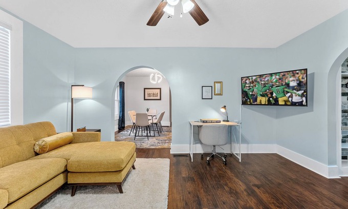 Harters Heights House | Cozy Home short walk from ND campus