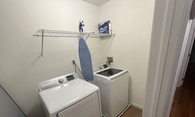 Elizabeth House | Cozy Home with 3 king bedroom Beautiful/ safe neighborhood just 7 mins to EWR.