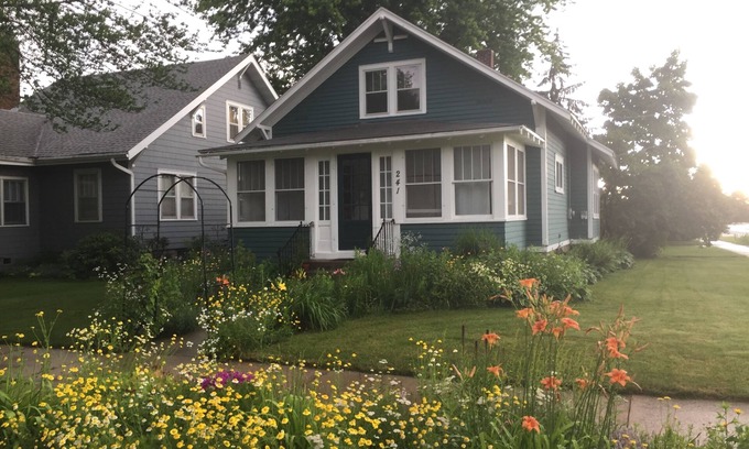 Wisconsin Rapids House | Cozy home with large porch near downtown riverfront, dining and entertainment