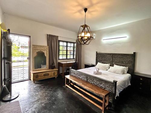 SS 2 Apartment | Cozy Homestay King Bed withBalcony in Shared Bungalow SS2 PJ