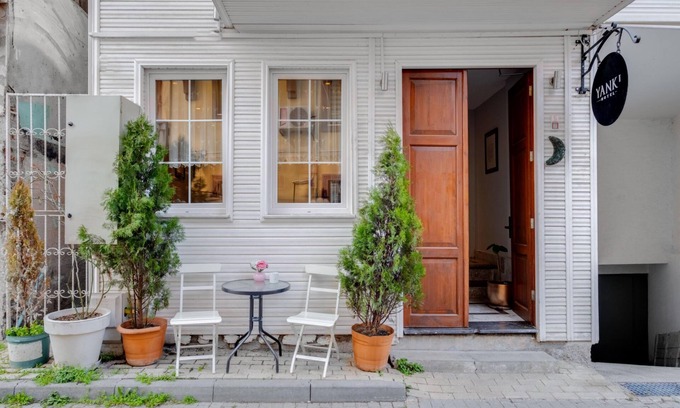 Cekirge Mahallesi House | Cozy Hotel Room w Balcony and Terrace in Bursa
