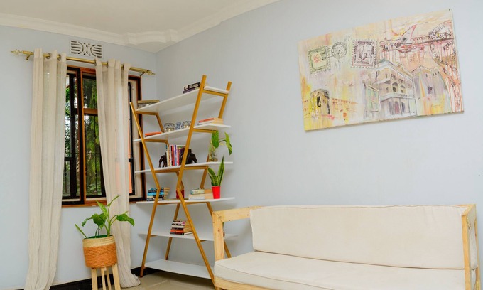 Moshi House | Cozy house 20 minutes drive to the tallest waterfalls in moshi (Materuni)