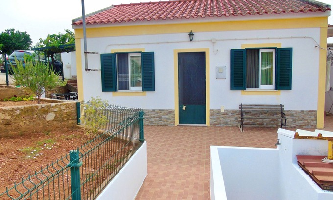 Portimao House | Cozy House to 5 minutes drive to the city. Outdoor space