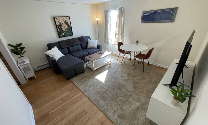 Bar Harbor Apartment | Cozy in-town Bar Harbor apt!