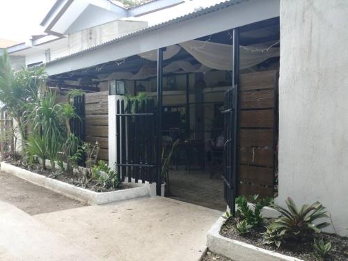 Basak Bed & Breakfast | Cozy Inn Mactan