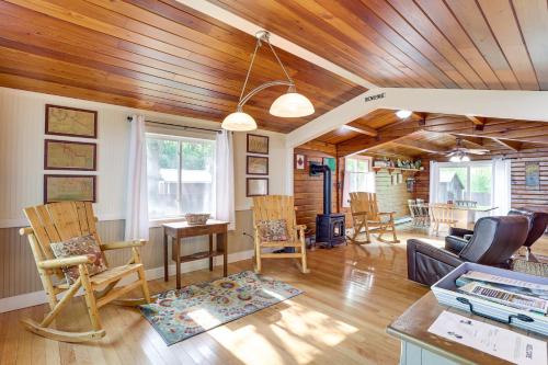 North Hero House | Cozy Lake Champlain Cottage with Private Beach!