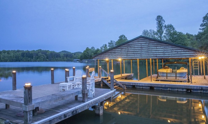 Hiawassee Ski Chalet | Cozy Lake Chatuge Charm
