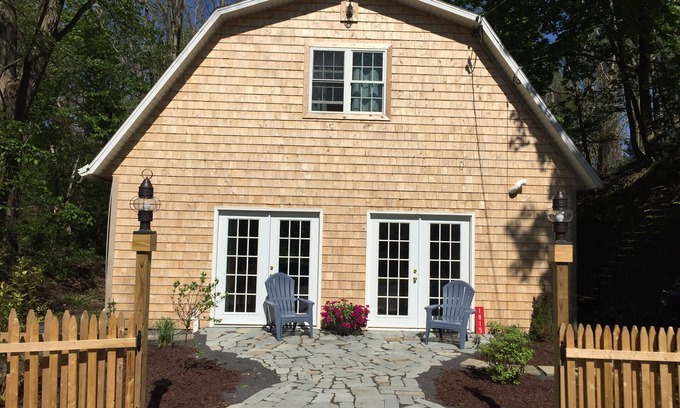Skaneateles House | Cozy Lake Cottage and just a short drive into the village of Skaneateles!