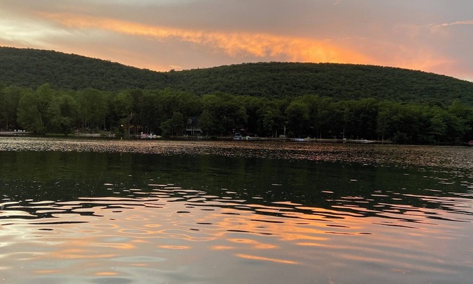 Nesquehoning House | Cozy Lake Hauto Family Retreat, 3 Bedroom + Loft, Close to Jim Thorpe