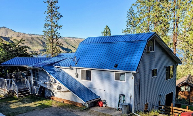 Wellpinit House | Cozy lake house escape w/covered deck to enjoy the views & close community beach