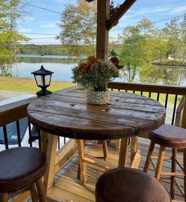 Nassau House | Cozy lake house