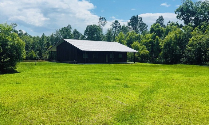 Kite Cabin | Cozy Lakeside Cabin, Hot tub, Outdoor Fire pit.