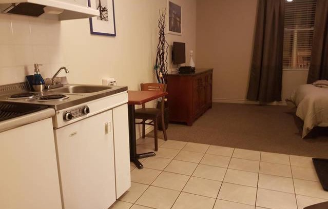 Downtown Gatineau Apartment | Cozy Little Studio #16 by Amazing Property Rentals