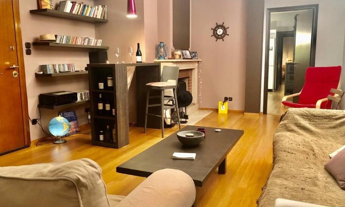 Neapoli Apartment | Cozy Loft with Jazz Notes in Kolonaki