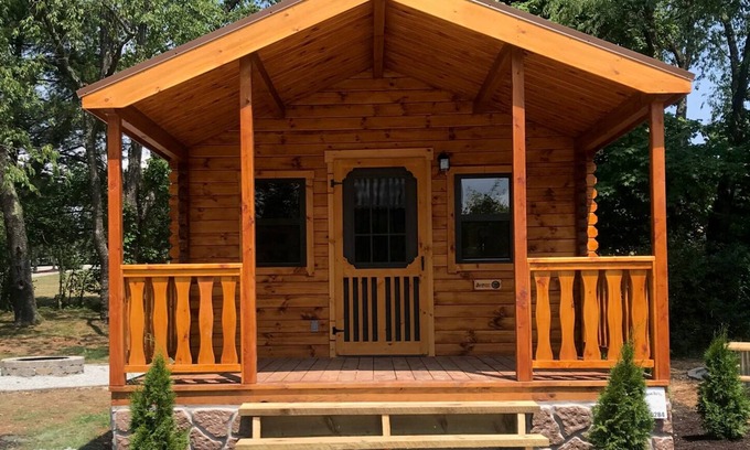 White Cabin | Cozy Log Cabin #7. Minutes from Seven Springs and Hidden Valley!