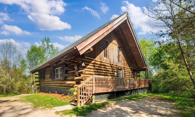 Coloma Cabin | Cozy Log Cabin on 15 acres, with private lake, 1 mile from Lake Michigan