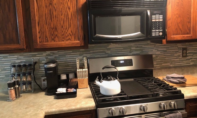 Smyrna House | Cozy, Modern, Spacious Townhouse