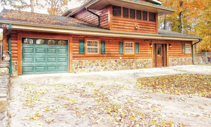 Dandridge Cabin | Cozy Mountain Cabin Game room Hot tub Fireplace