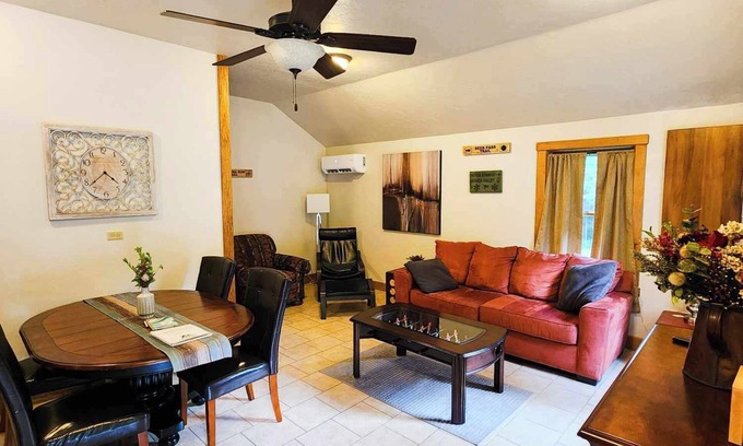 Champion Cabin | Cozy Mountain Cabin~ Near Seven Springs!