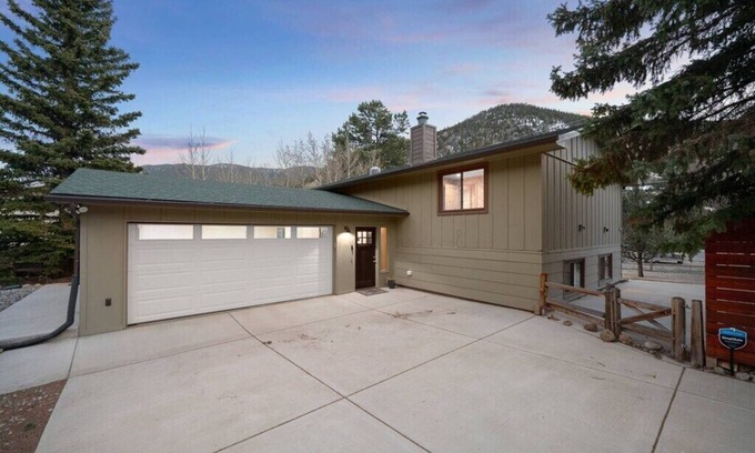 Georgetown House | Cozy mountain escape in Empire