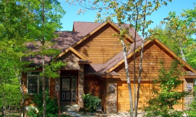 McGaheysville House | COZY MOUNTAIN TOP CABIN; SCREENED IN DECK & GRILL; WI-FI; GAMES; FOOSBALL TABLE!