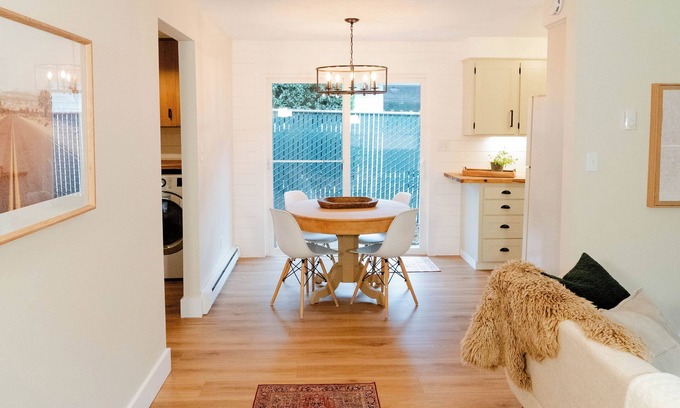 Milwaukie House | Cozy Newly Remodeled Duplex